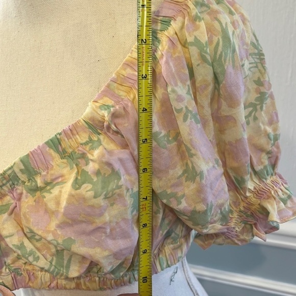 LIKE NEW PASTEL FLORAL TIE RUFFLE SLEEVE CROP TOP - SIZE S - Picture 7 of 8